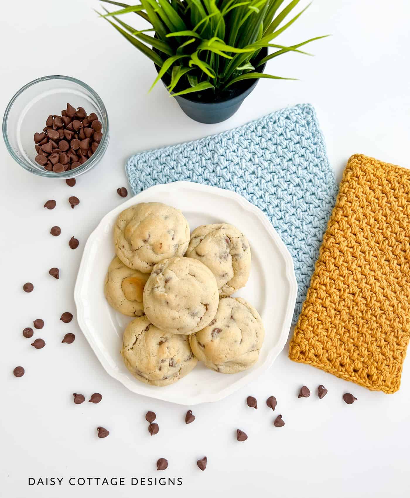 Crochet dishcloths with chocolate chip cookies