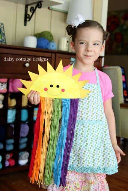 Easy Paper Plate Sunshine Craft {Rainbow Craft for Kids} - Daisy ...