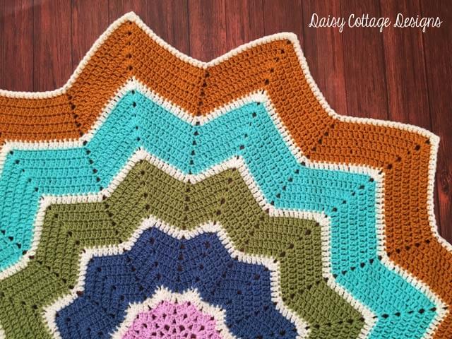 Round Ripple Baby Blanket Daisy Cottage Designs