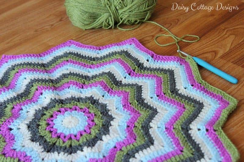 Round Ripple Baby Blanket Crochet Project - Daisy Cottage Designs