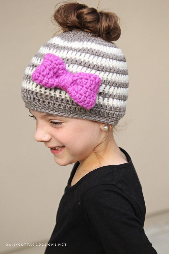 Use this ponytail hat crochet pattern to make a fun hat for your little girl. This messy bun hat is the perfect way to keep your little girl's head warm!