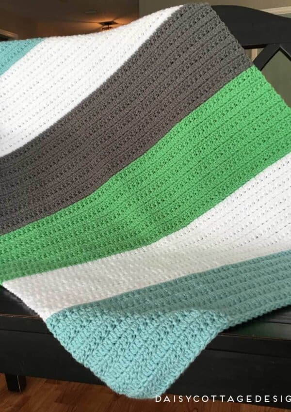 Crochet Baby Blanket Pattern: A Color Block Blanket