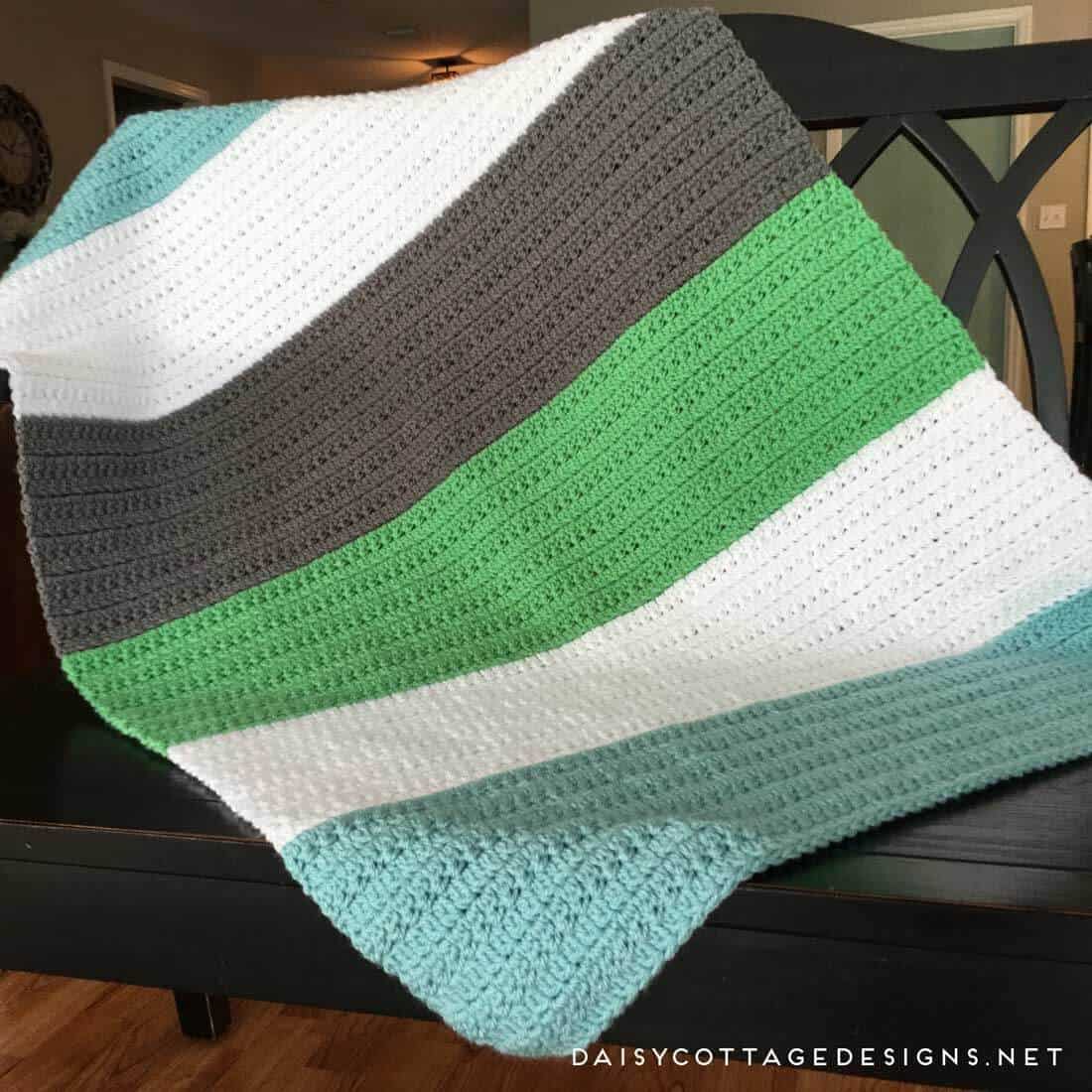 Crochet Blanket Pattern | Crochet Baby Blanket | Free Crochet Pattern | Color Block Crochet Blanket | Use this quick and easy crochet blanket pattern from Daisy Cottage Designs to create a gorgeous color block blanket for your next project.