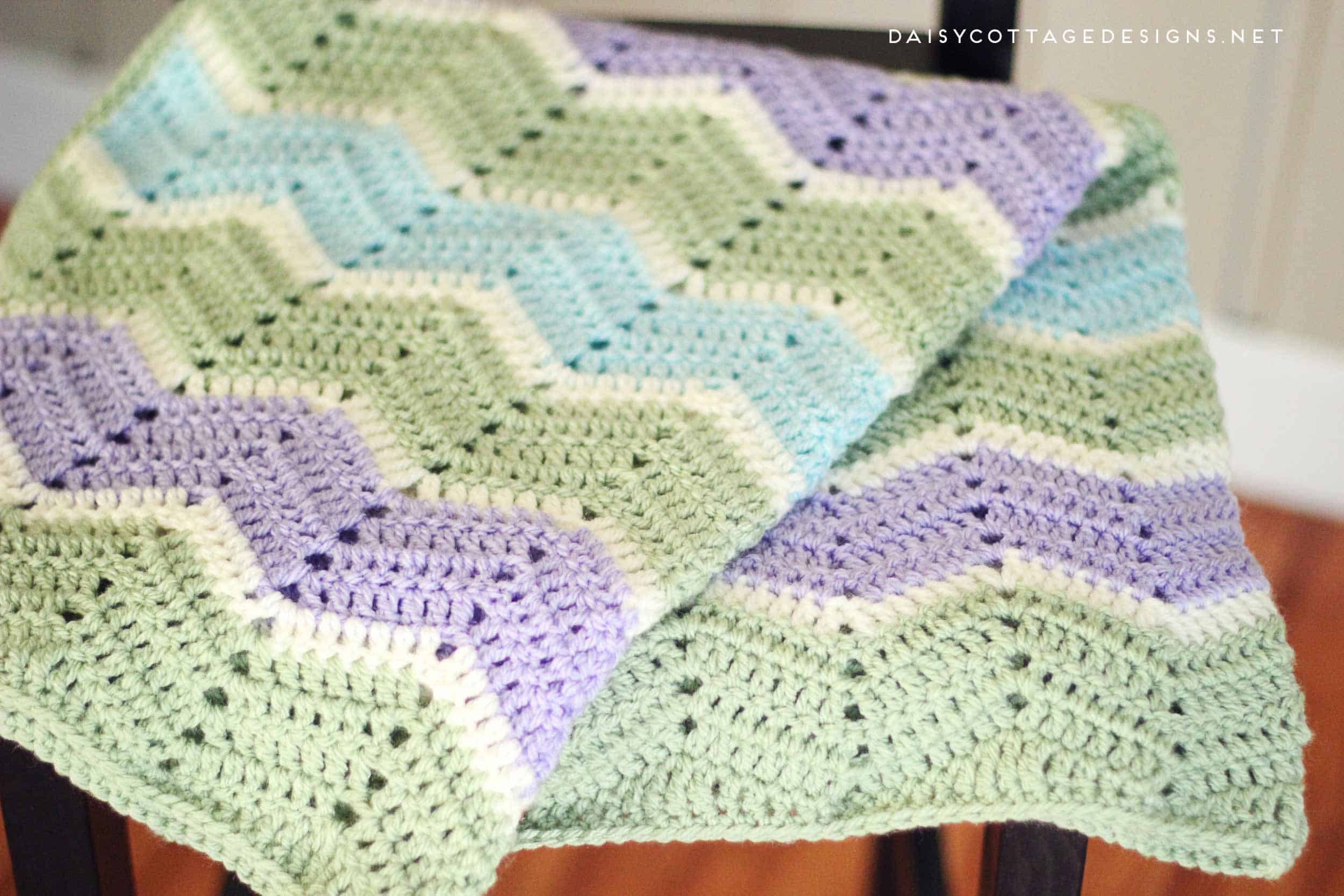 Use this chevron blanket crochet pattern from Daisy Cottage Designs to create beautiful baby blankets and afghans. | Free crochet pattern, easy crochet pattern, blanket crochet pattern, crochet baby blanket, striped baby blanket crochet, crochet blanket pattern, free crochet, easy crochet 