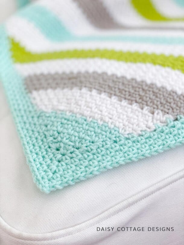 C2C Moss Stitch Crochet Blanket (With Video) - Daisy Cottage Designs