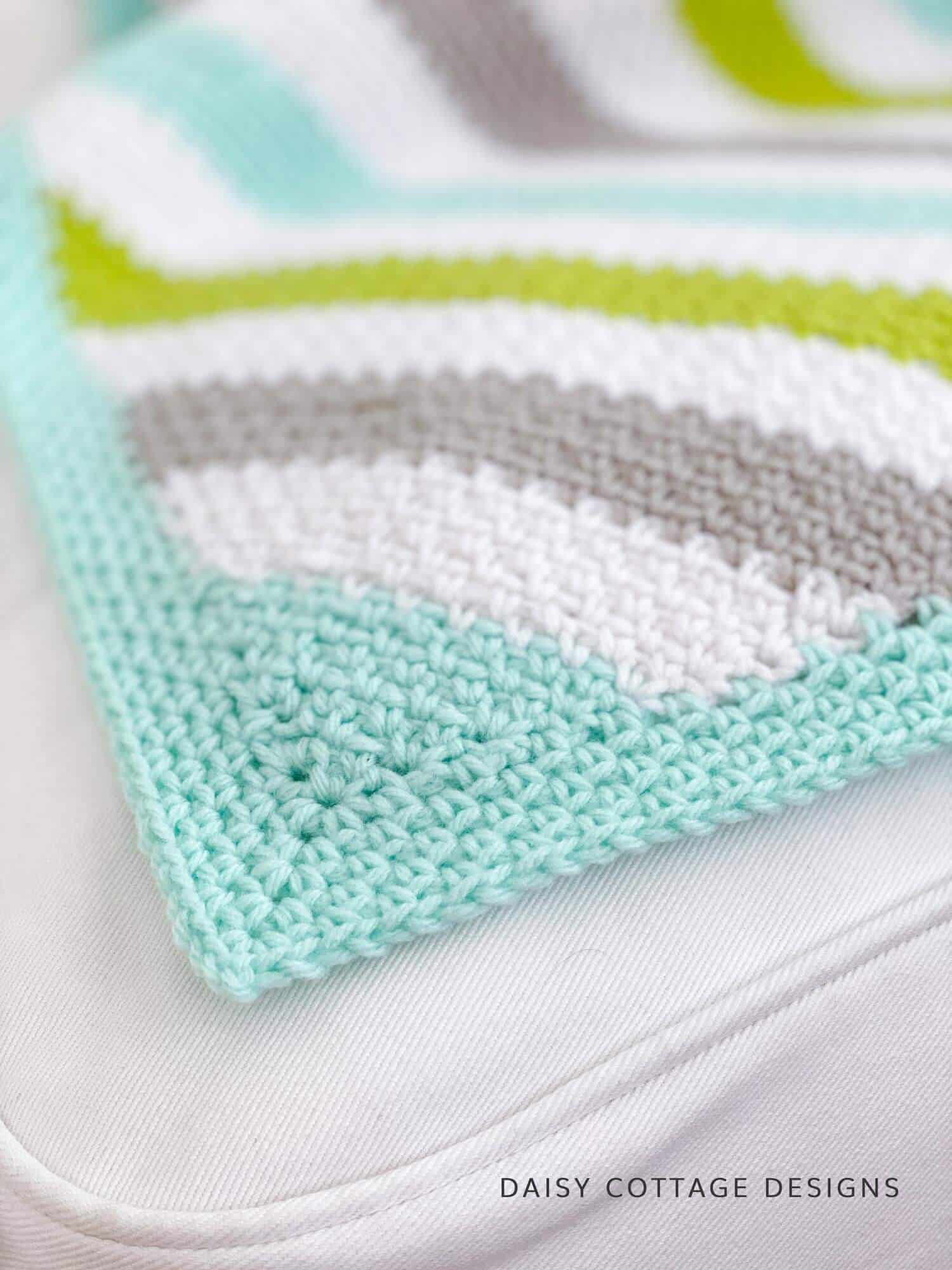 The granite stitch (also known as the moss stitch and the linen stitch) is a beautiful crochet pattern with a fantastic drape and texture. 