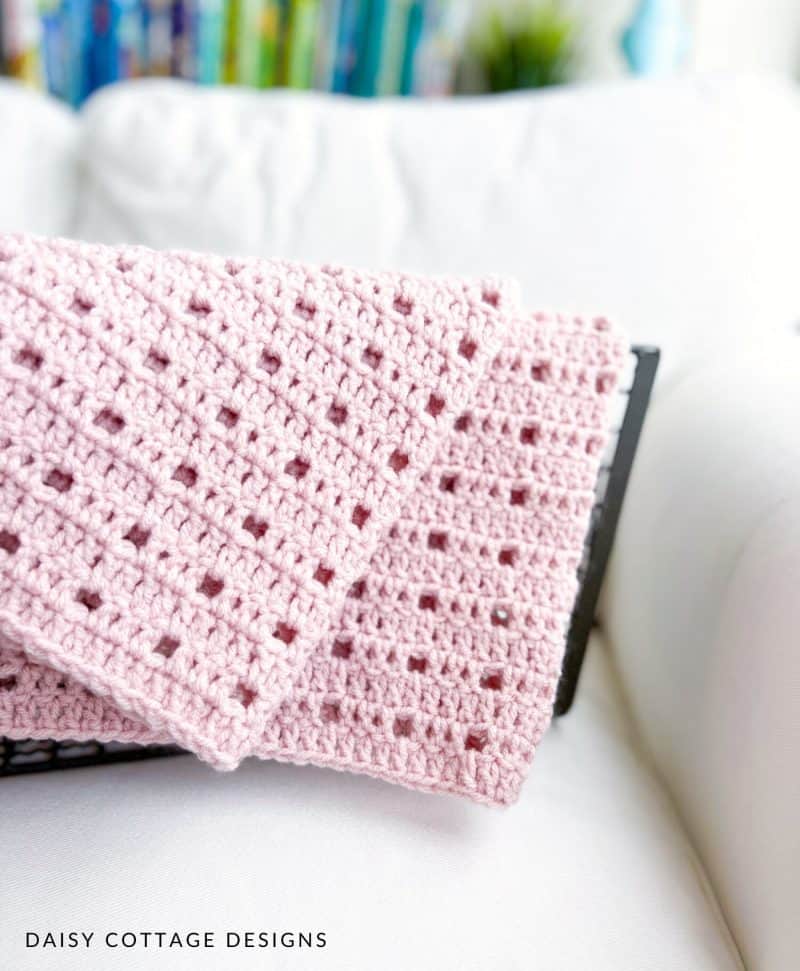 Easy Crochet Baby Blanket Pattern (Perfect For Beginners) - Daisy ...