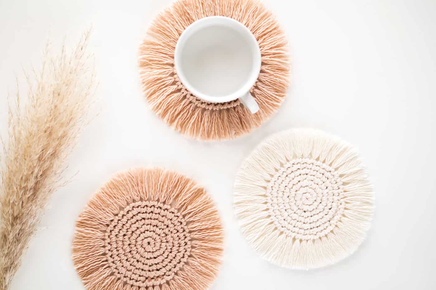 crochet round coasters with fringe