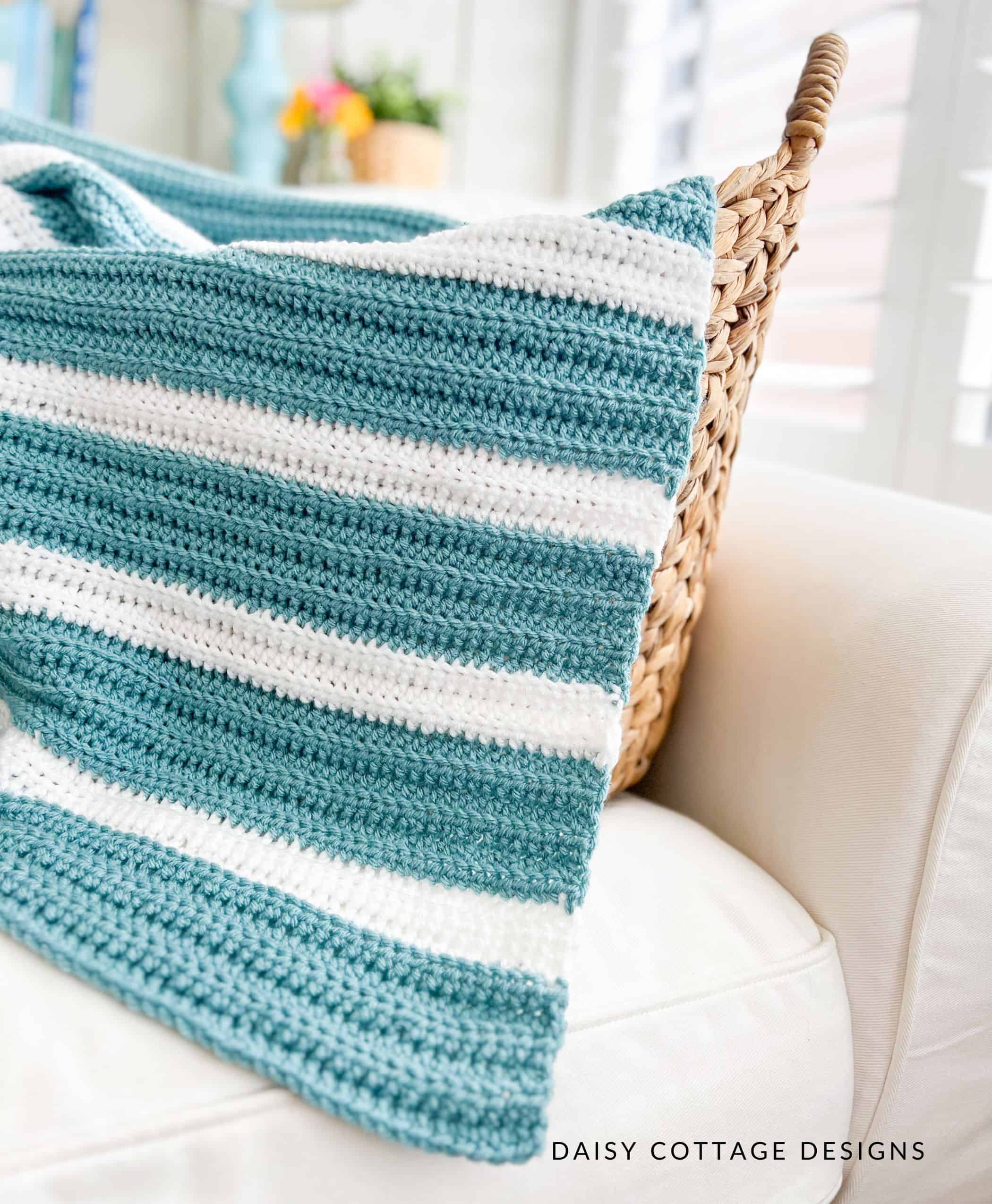 Super Easy Two-Color Blanket Crochet Pattern (FREE!) - Daisy