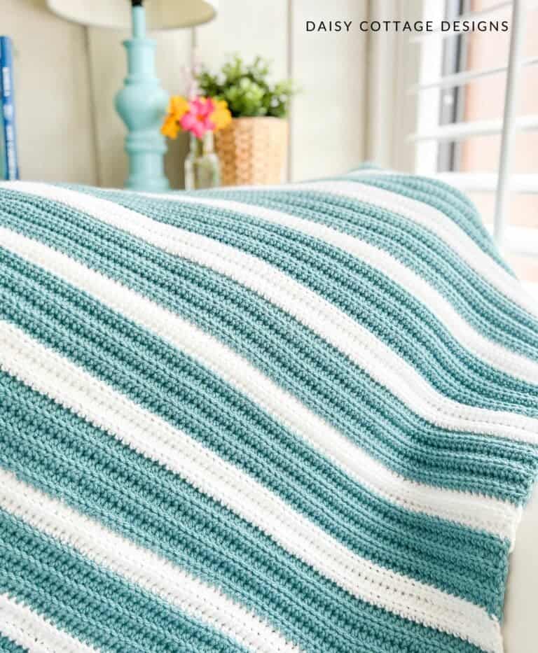 Super Easy TwoColor Blanket Crochet Pattern (FREE!) Daisy Cottage